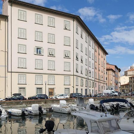 Near The Port-Elegante Appartamento Con Vista Sui Canali Livorno Bagian luar foto